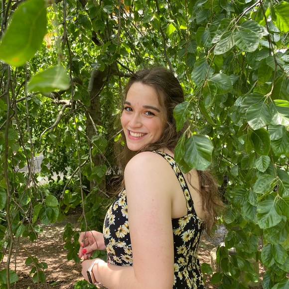 Meet your Posher, Alyssa - Picture 2 of 2